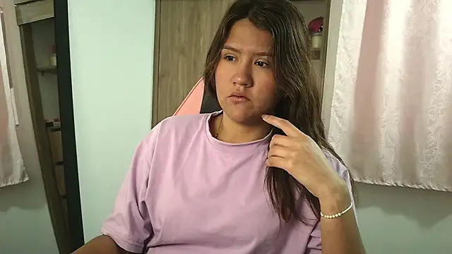 Oliviawatson1 online show from 10.02.25