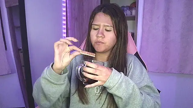 Oliviawatson1 online show from 10.12.25