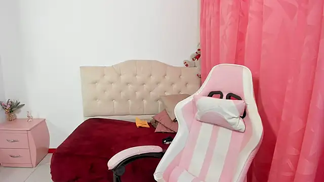 lailahdark online show from 09.25.25