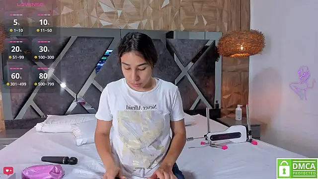 Selene  Lopez  online show from 11.28.25