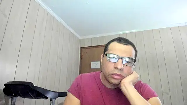 Snapshot of NaturalBeautyQueen chatting on 06.14.26 NaturalBeautyQueen online show from 06.14.26