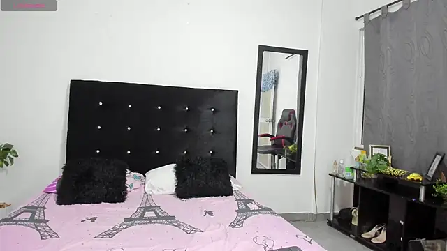 NicoleFletcher online show from 10.05.25