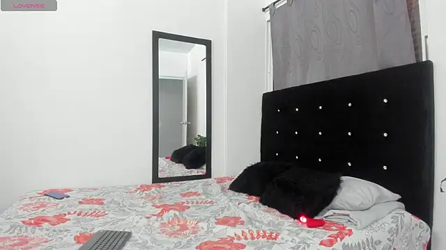 NicoleFletcher online show from 10.15.25