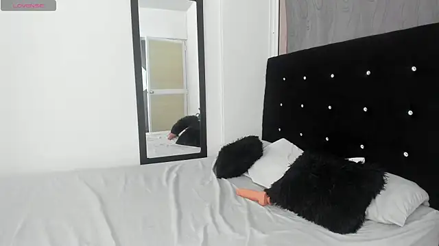 NicoleFletcher online show from 10.26.25