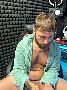 Snapshot of kashume- chatting on 10.25.25 kashume- online show from 10.25.25