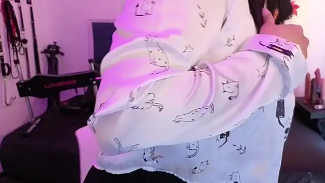 elowen halley1 online show from 10.12.25