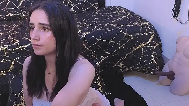 elowen halley1 online show from 11.20.25