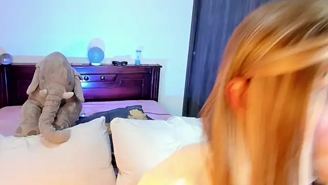 Flora Minx online show from 11.22.25