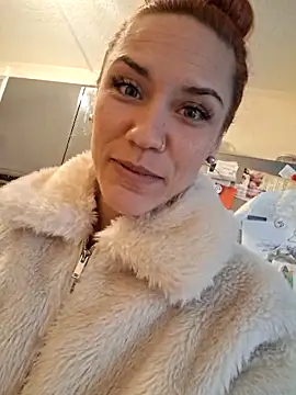 SlimBellaa online show from 10.31.25