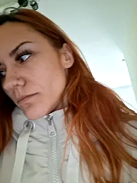 SlimBellaa online show from 12.17.25