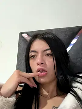 LiaCollings online show from 10.04.25