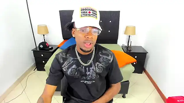 Snapshot of maikol_monstercock chatting on 10.10.25 maikol monstercock online show from 10.10.25