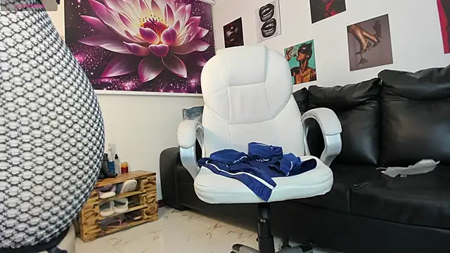 lycoris 19 online show from 10.10.25