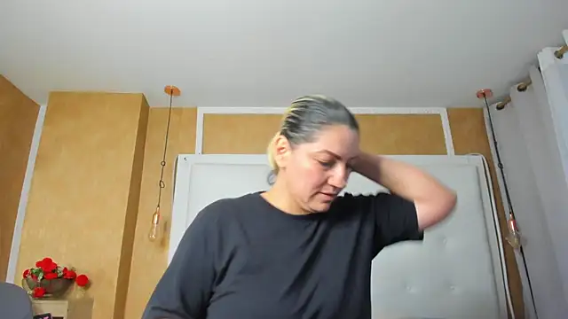 Snapshot of Heidy_milf chatting on 06.30.26 Heidy milf online show from 06.30.26