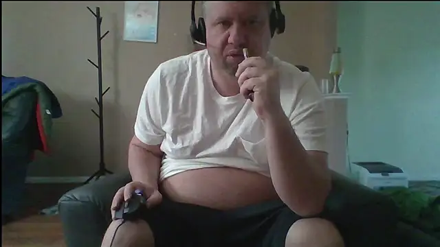 Single White Male online show from 05.04.26