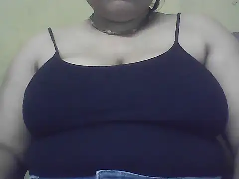 Snapshot of bloomblush chatting on 11.12.25 bloomblush online show from 11.12.25