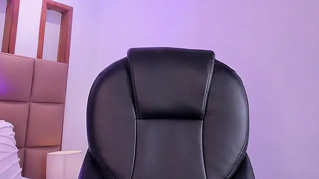 Snapshot of NoaDream chatting on 10.01.25 NoaDream online show from 10.01.25