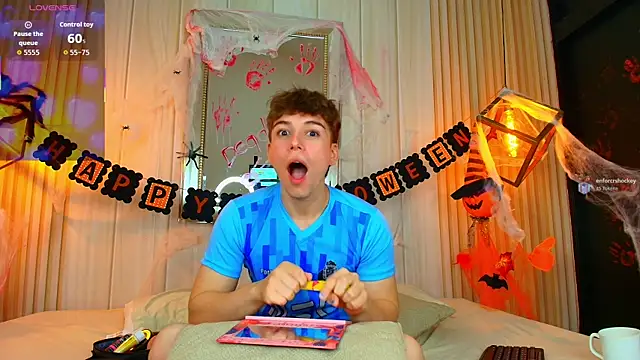 TaylerWhite online show from 10.27.25