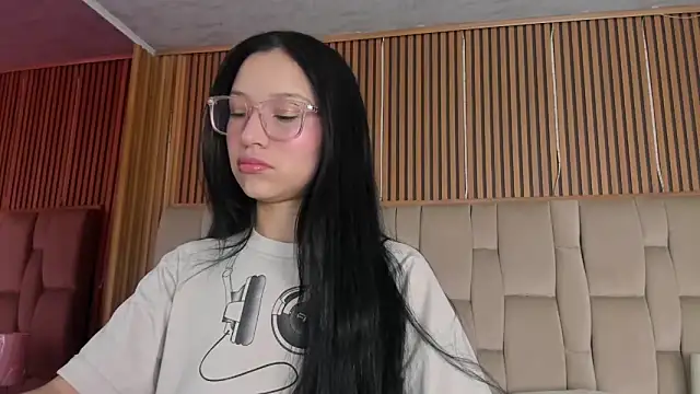 Snapshot of Sophie_Calloway chatting on 04.23.26 Sophie Calloway online show from 04.23.26