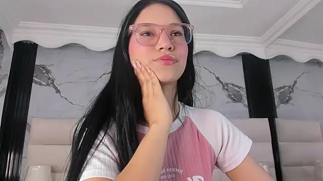 Snapshot of Sophie_Calloway chatting on 04.24.26 Sophie Calloway online show from 04.24.26