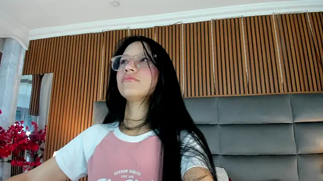 Snapshot of Sophie_Calloway chatting on 05.06.26 Sophie Calloway online show from 05.06.26