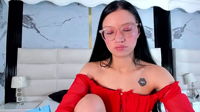 Snapshot of Sophie_Calloway chatting on 05.22.26 Sophie Calloway online show from 05.22.26