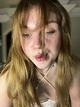 Snapshot of Emaline_Fane chatting on 06.14.26 Emaline Fane online show from 06.14.26