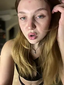 Snapshot of Emaline_Fane chatting on 07.08.26 Emaline Fane online show from 07.08.26
