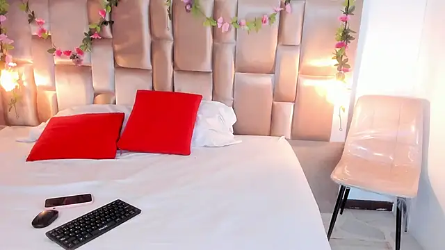 Kendramonroe online show from 10.21.25