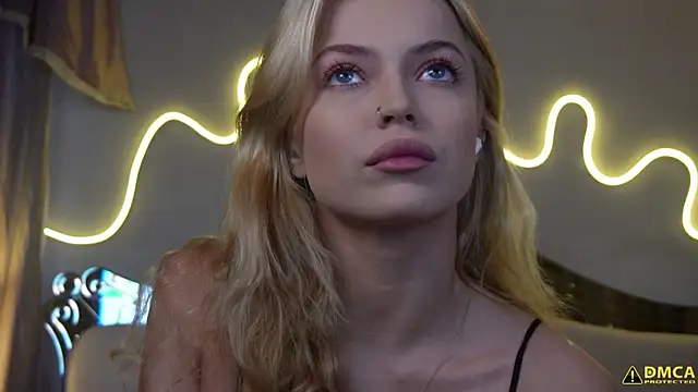 Snapshot of kellypeachcake chatting on 10.28.25 kellypeachcake online show from 10.28.25