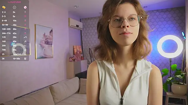 Snapshot of Xonalenei chatting on 07.17.26 Xonalenei online show from 07.17.26