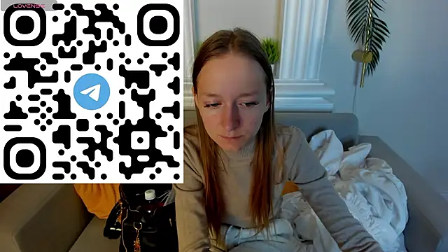 Mia E1fie online show from 02.10.26