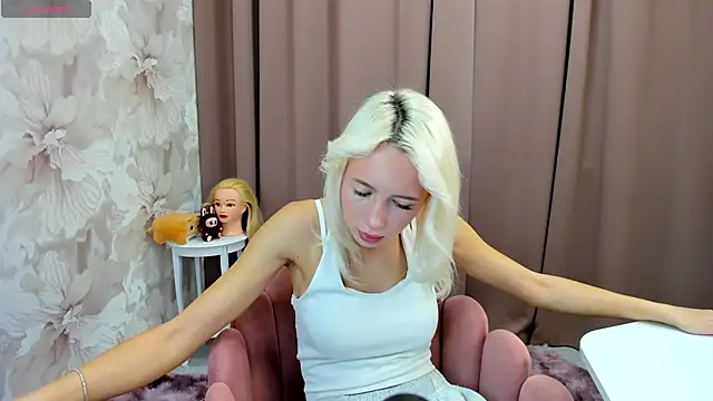 cute luucy online show from 10.17.25