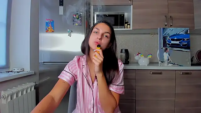 Snapshot of Guilana_baby chatting on 10.29.25 Guilana baby online show from 10.29.25