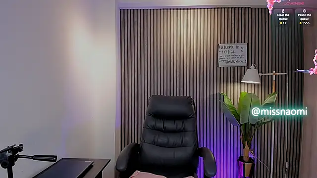 Missnaomi  online show from 10.01.25