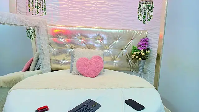 Snapshot of alanna_blaze chatting on 10.20.25 alanna blaze online show from 10.20.25