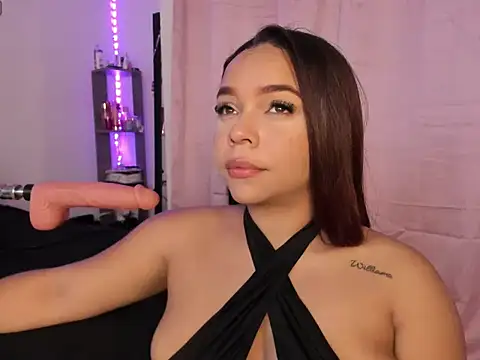 Snapshot of ImSofiVega chatting on 10.20.25 ImSofiVega online show from 10.20.25