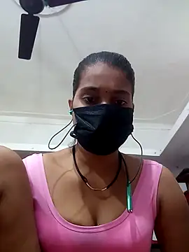 Snapshot of 3USHA chatting on 10.26.25 3USHA online show from 10.26.25