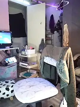 Purple2StayThnxx online show from 11.11.25