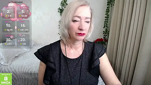 hunters woman online show from 11.07.25