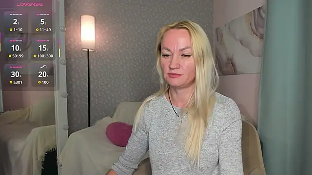 KiraSun online show from 11.06.25