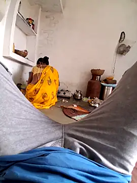 Snapshot of RAYI_Queen_3 chatting on 10.26.25 RAYI Queen 3 online show from 10.26.25