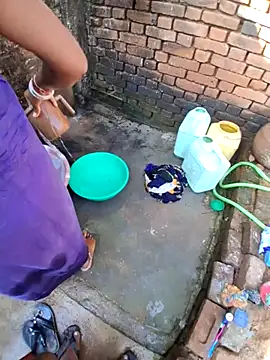 Snapshot of RAYI_Queen_3 chatting on 11.08.25 RAYI Queen 3 online show from 11.08.25