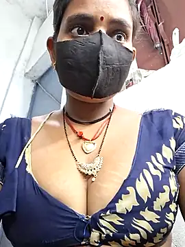 Snapshot of RAYI_Queen_3 chatting on 11.27.25 RAYI Queen 3 online show from 11.27.25