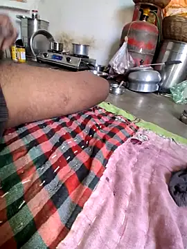 Snapshot of RAYI_Queen_3 chatting on 12.15.25 RAYI Queen 3 online show from 12.15.25