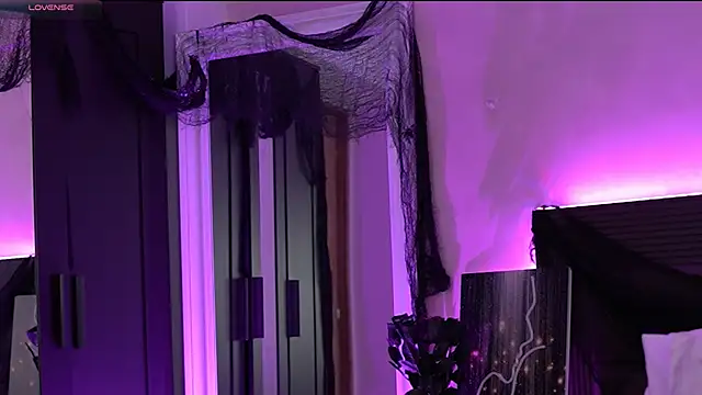 Snapshot of Melany_Ass chatting on 10.27.25 Melany Ass online show from 10.27.25