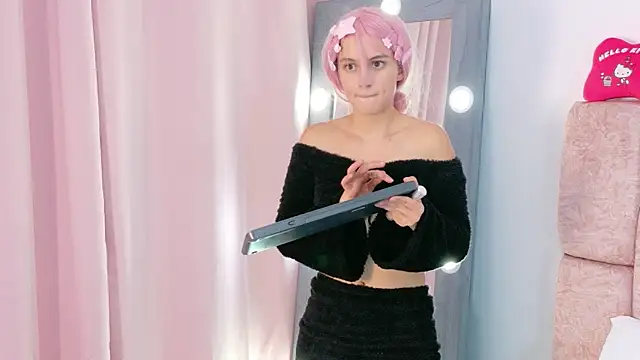 LolaYun online show from 11.13.25