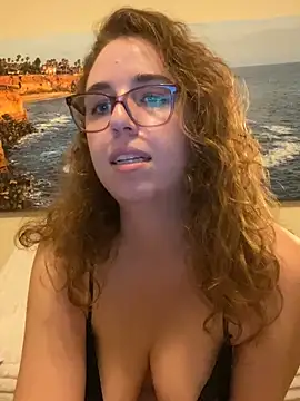 Snapshot of sweetsocalgirl chatting on 09.19.25 sweetsocalgirl online show from 09.19.25