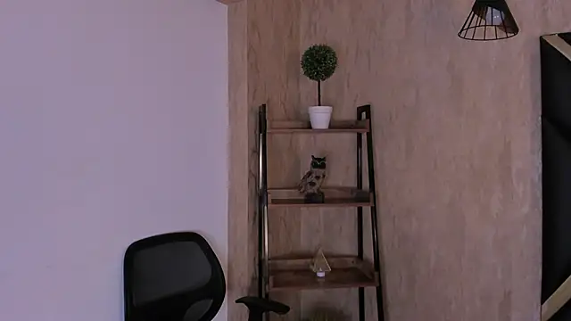 Snapshot of MeganHoffmaan chatting on 10.28.25 MeganHoffmaan online show from 10.28.25