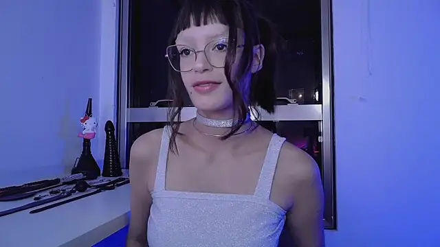 Snapshot of nina_kink chatting on 11.17.25 nina kink online show from 11.17.25